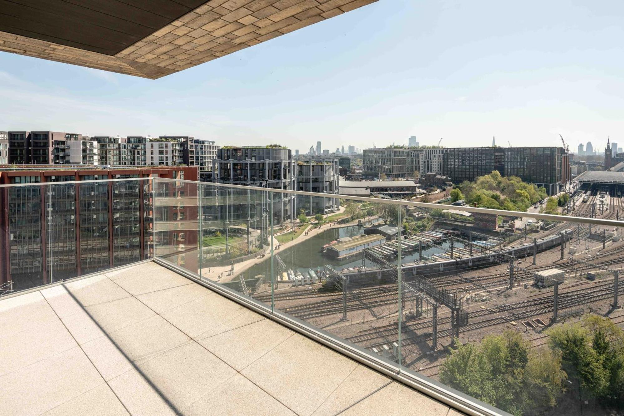 Kings Cross Canal View * London