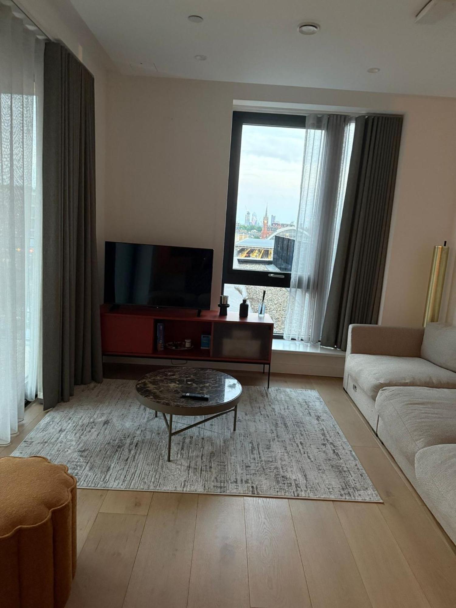 Kings Cross Canal View Apartment London