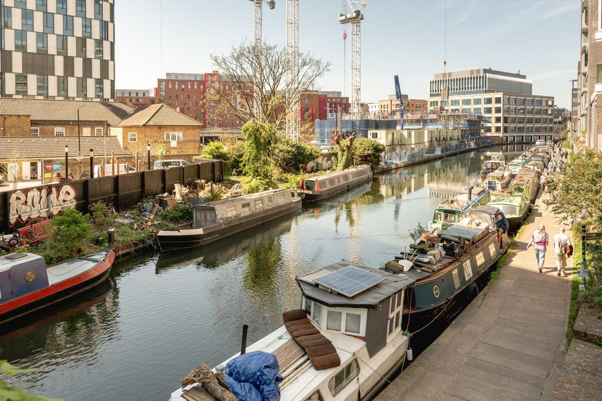 Kings Cross Canal View Apartment London
