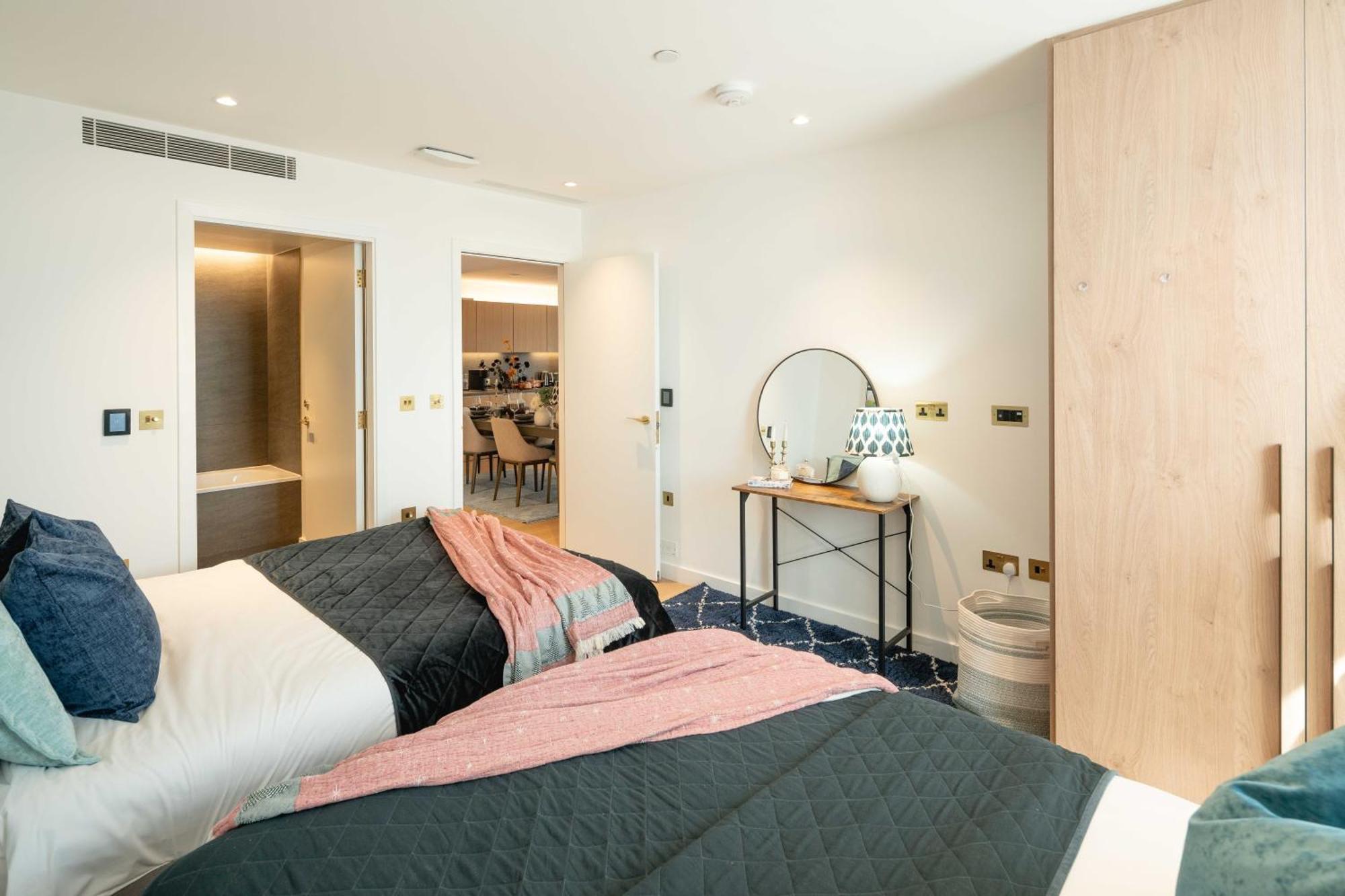 Kings Cross Canal View Apartment