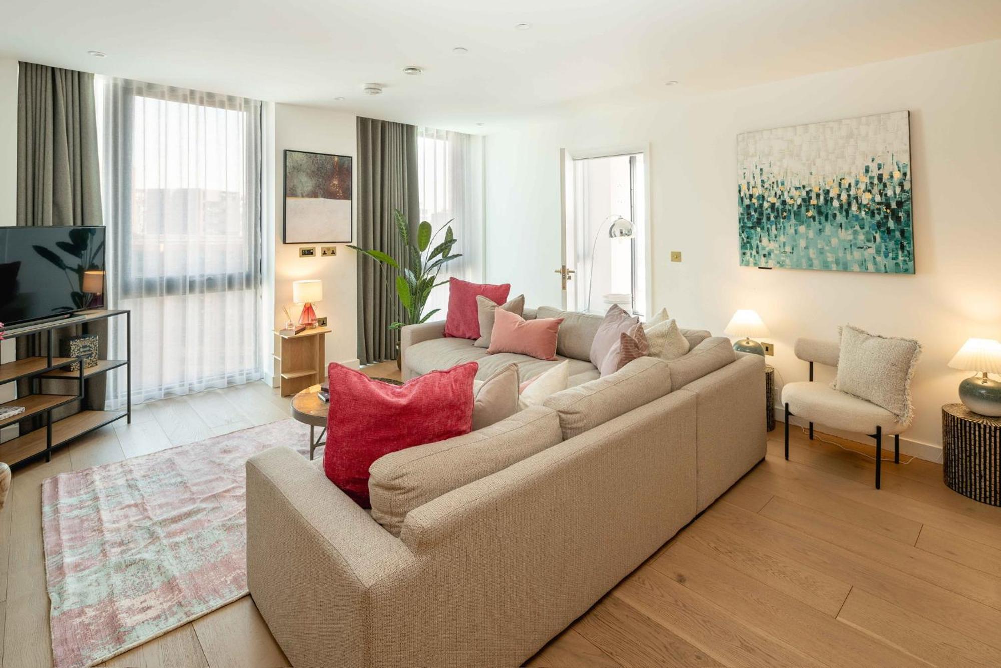 Kings Cross Canal View Apartment
